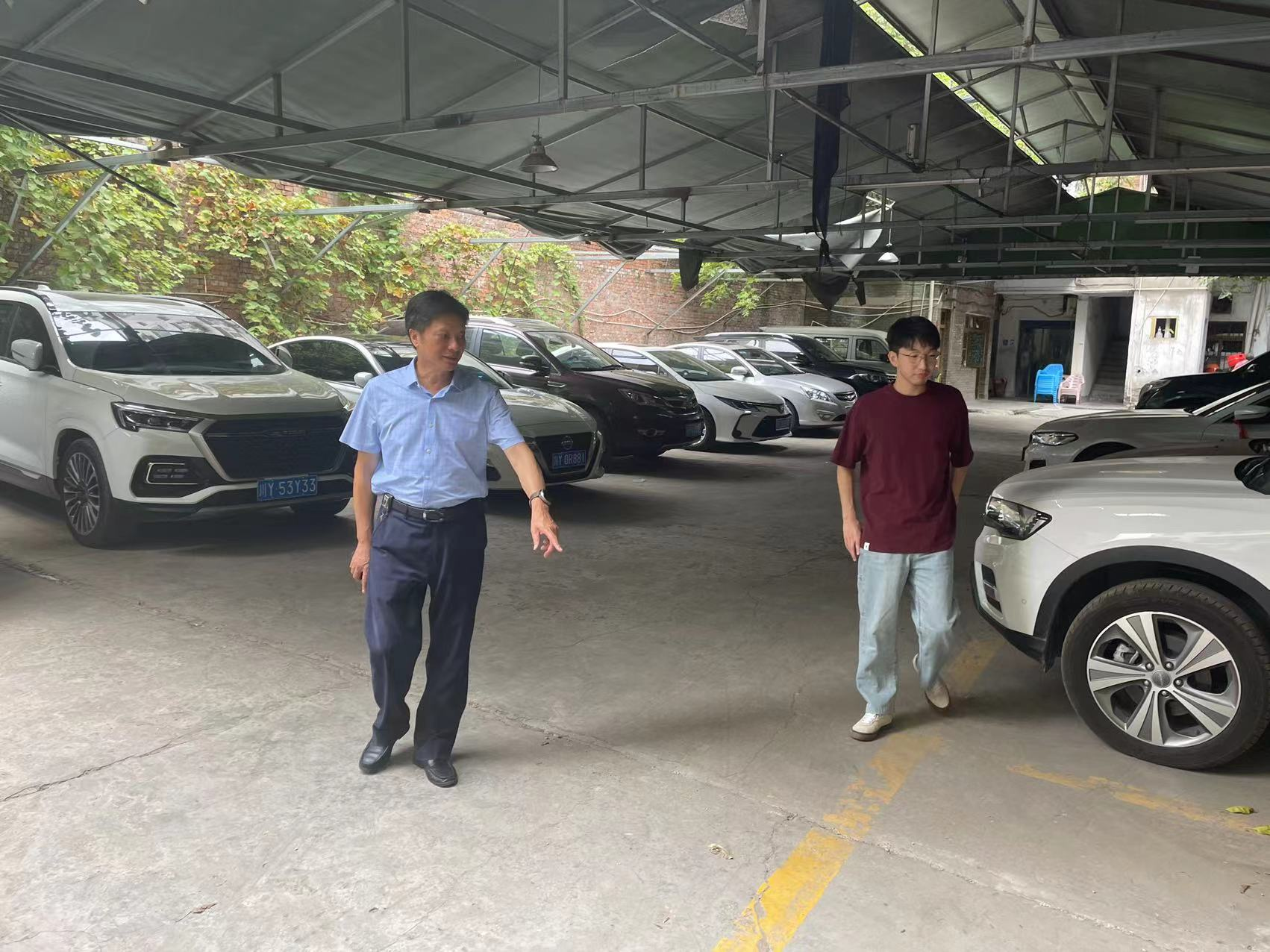 集團(tuán)黨委書記、董事長許大政深入 “包?！鄙鐓^(qū)開展創(chuàng)文督導(dǎo)工作